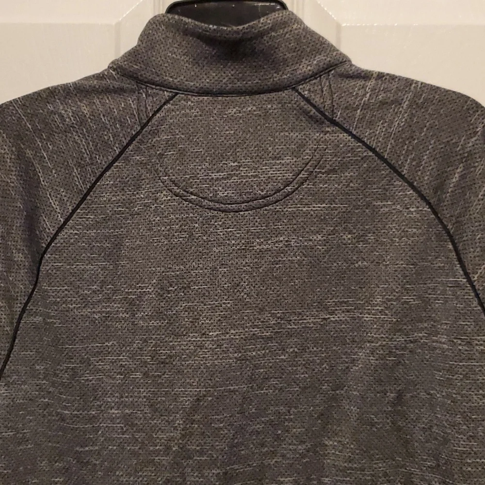 Greg Norman Men's Half Zip Gray Pullover Sweater - Size Medium
